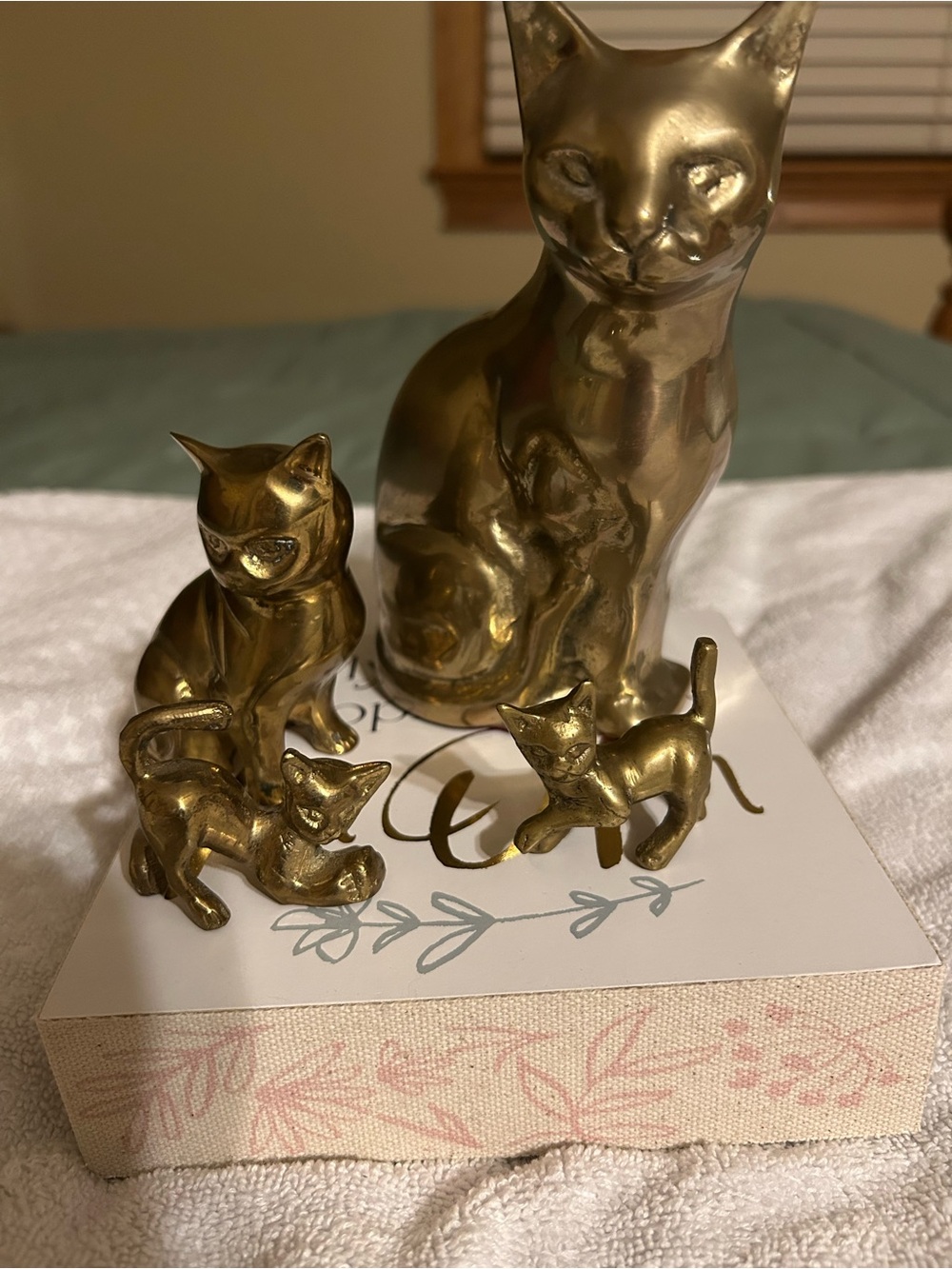 Brass-Tone Cat Figurine Set - Gold Decorative Cats